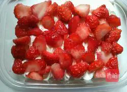 Strawberry Box Cake Recipe Illustration 6