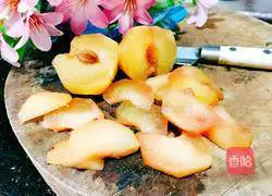 Black cloth Illustration of how to make pitaya porridge 3