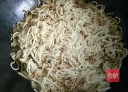 Illustration of braised noodles 5