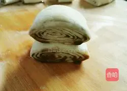 Illustration of making sesame paste flower rolls 12