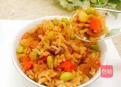 Illustration of how to cook sausage and three-color braised rice 13