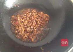 Illustration of how to make spicy rice noodles with minced meat 8