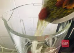 Illustration of how to make sugar-free glutinous millet, mung bean and red date health porridge 4