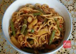 Illustration of how to make braised potato and beans noodles 10