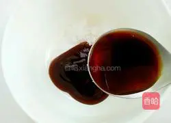 Illustration of how to make mushroom and chicken claypot rice 17