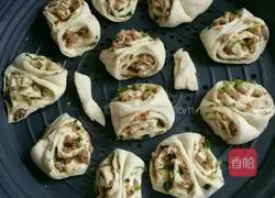 Illustration of how to make beef and chive rolls 9