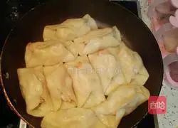 Illustration of how to make bread-machine cured sea-and-turf dumplings for parents and children 8