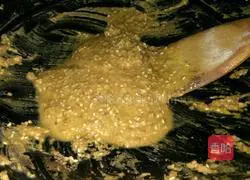 Illustration of how to make spiced flower rolls 3