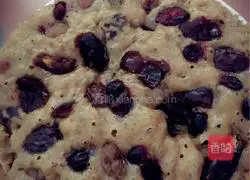 Illustration of how to make cranberry, red dates, raisins and brown sugar cake 8