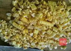 Illustration of how to make red date and corn residue cake 2