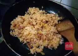 Illustration of spicy cabbage, bacon and cheese baked rice 5