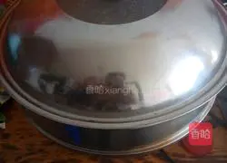 Illustration of how to make three-color flower rolls with braised vegetables 11