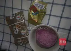 Illustration of how to make two-color flower rolls 1