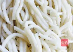 Illustration of making rice noodles 7