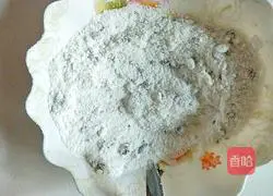 Illustration of how to make cranberry rice flour steamed cake 8