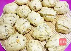 Milk Illustration of how to make sweet steamed buns with dried red dates and fruits 9