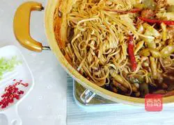 Illustration of how to make braised beans and noodles 9