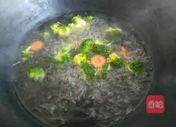 Illustration of how to make chicken leg reindeer rice balls 6