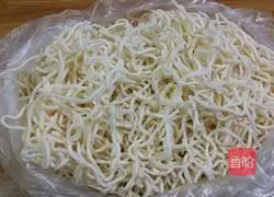 Illustration of how to make braised beans and noodles 1