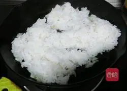 Illustration of how to make egg baked rice 1