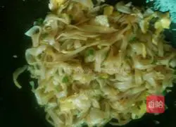 Illustration of how to make fried rice noodles 10