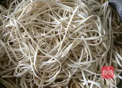 Illustration of how to make braised beans and noodles 7