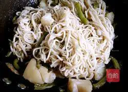 Illustration of Shangluo Braised Noodles 15