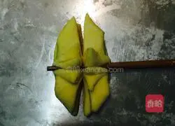 Illustration of how to make butter pumpkin lotus rolls 2