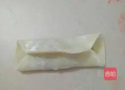 Illustration of how to make parsley and pork pot stickers 4