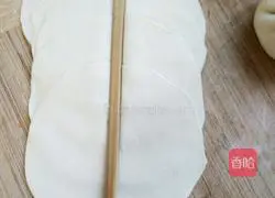 Illustration of how to make rose rolls 3