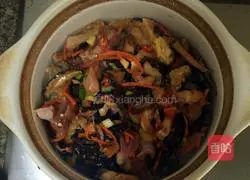 Illustration of how to make claypot chicken rice 7
