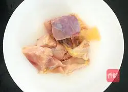 Illustration of how to make sticky chicken rice 1