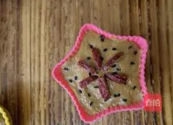 Illustration of how to make brown sugar and red date hair cake 8