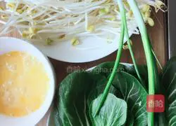 Illustration of how to make fried rice noodles with eggs 1