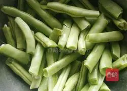 Illustration of how to make lentil braised noodles 2