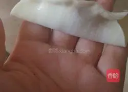 Illustration of making pot stickers with lotus root and meat filling 18