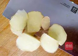 Illustration of how to cook salt-baked chicken in rice cooker 5