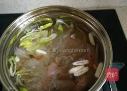 Illustration of how to make seafood rice noodles 2