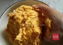 Illustration of how to make pumpkin rolls 2