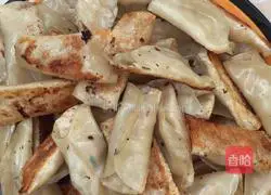 Illustration of how to make pot stickers 4