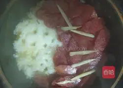 Illustration of how to make sausage clay pot rice 10