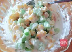 Illustration of how to make seaweed salad rice balls 2