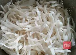 Illustration of how to make fried rice noodles 1
