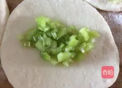 Illustration of how to make pepper rolls 5