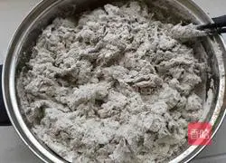  Illustration of how to make brown sugar buckwheat and black sesame flower rolls 3