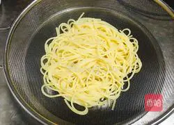 Illustration of how to make beef and tomato pasta 12