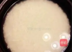 Illustration of how to make claypot rice with shiitake mushrooms and chicken 3