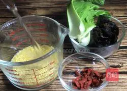 Illustration of how to make black fungus and millet porridge 1