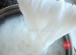 Illustration of how to make fried rice noodles 1