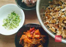 Illustration of how to make fried dried tofu (the kind of dried tofu in spicy rice noodles) 2